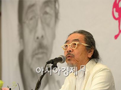 '한국언론사망' 캠페인 독려, 이외수 "가짜뉴스 선동하는 언론 폐간해야"