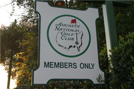 마스터스가 열리는 오거스타내셔널골프장의 간판에 '골프클럽(Golf club)'이라고 적혀 있다.