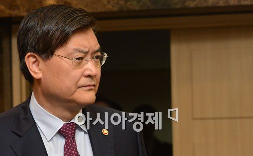 [포토]심각한 표정의 서승환 국토부 장관 