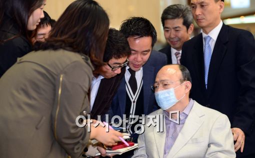 [포토]취재진에 둘러 쌓인 김승연 회장