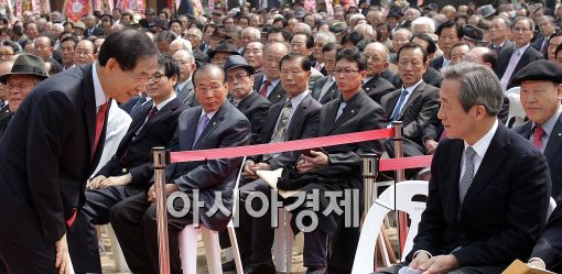 [포토]인사하는 두 사람, 박원순-정몽준