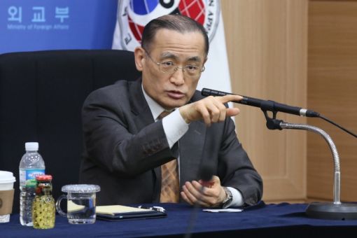 28일 서울 도렴동 외교부 청사에서 기자회견하는 위성락 주 러시아 대사