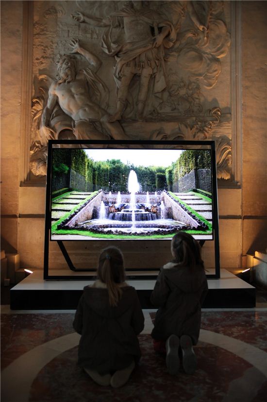 삼성전자, 베르사유 궁전에 85형 UHD TV 설치
