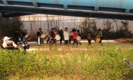 어벤져스2 마포대교 촬영, 시신에 꽹과리까지 등장?