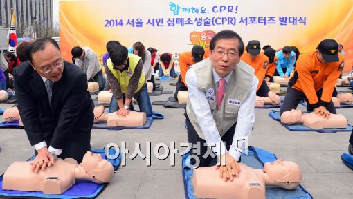[포토]박원순 시장, '심폐소생술은 생명을 구합니다'