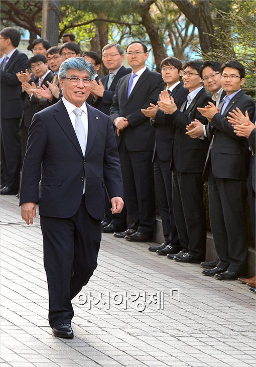 김중수 총재, 퇴임 후 첫 행선지는 '제주도'