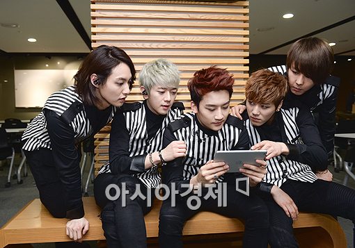 [포토]JJCC, 리허설 무대 모니터링은 필수죠~(스타24시)