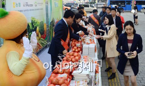 [포토]'양파와 마늘 드세요~'