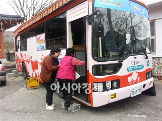 순천시 봄맞이 달리는 행복24시 사랑방을 운영해 주민들로부터 큰 호응을 얻고있다.