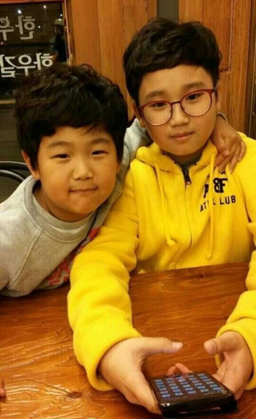 준수 근황, 어깨동무한 친구 알고보니 지석진 아들