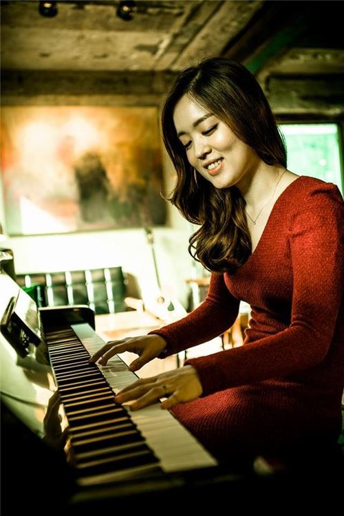 스패로우 박진영, 불독맨션 소속사서 '모하'로 새 출발