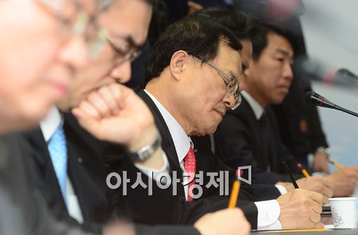 [포토]심각한 최경수 한국거래소 이사장 