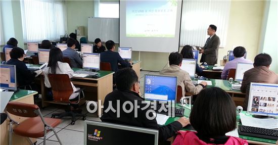 장흥군이 보안USB 운영 및 개인정보 보호 교육을 실시했다. 