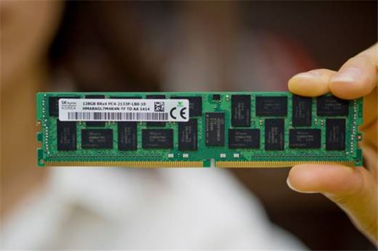 ▲SK하이닉스의 DDR4 D램