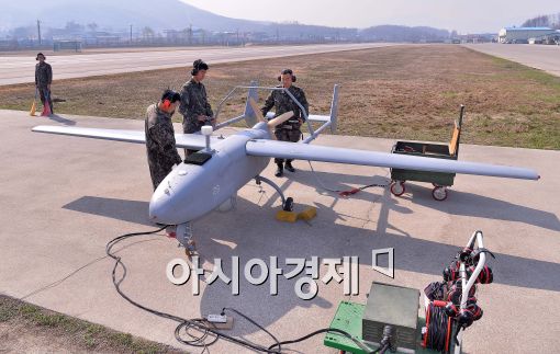 [포토]비행훈련 준비하는 한국형 육군 무인기 송골매