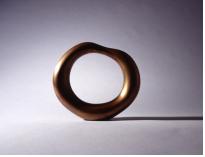 'O 95-11', 1995년, 청동, 42x12x37cm.