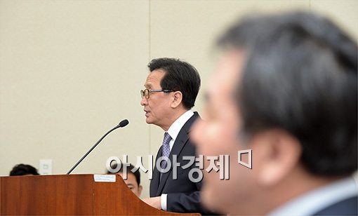 [포토]현안보고하는 최수현 금감원장