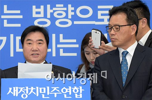 [포토]공천여부 여론조사 발표하는 이석현 의원정