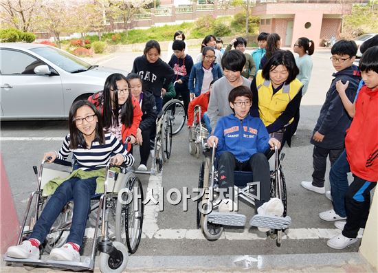 [포토]광주 남구, 장애인식 개선을 위한 장애체험 교육 