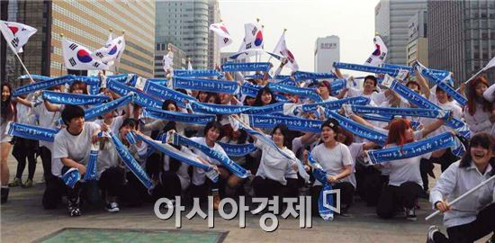 ‘이순신 플래시몹’ 서울 광화문서 공개…내달 여수거북선축제 경연