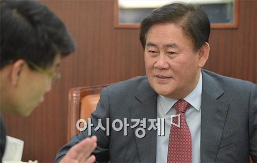 [포토]의견 나누는 최경환·윤상현