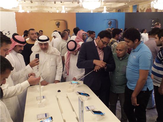 갤럭시S5 출시 첫 날, 사우디아라비아