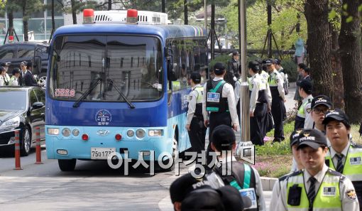 [포토]이석기 내란음모 사건 항소심 첫 재판 