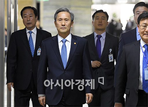 [포토]국회 법사위 출석하는 김관진 장관