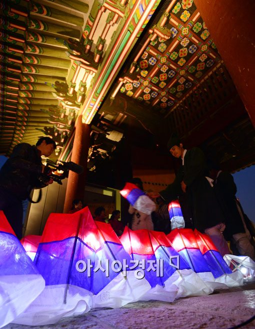 [포토]오늘의 가이드 청사초롱 