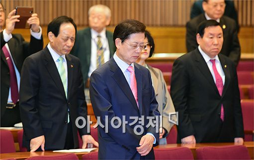 [포토]조찬 기도회 참석한 김황식 예비후보