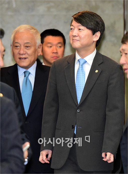 [포토]의원총회 참석하는 김한길·안철수 공동대표