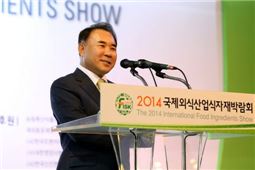 윤홍근 BBQ회장 "양질의 식재 발굴로 외식업 이끌겠다"