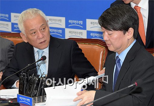 [포토]의견 나누는 김한길·안철수