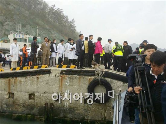 [포토]진도 팽목항에서 의료진 등 대기