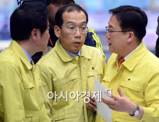 [포토]상황지휘하는 이경옥 안행부 2차관