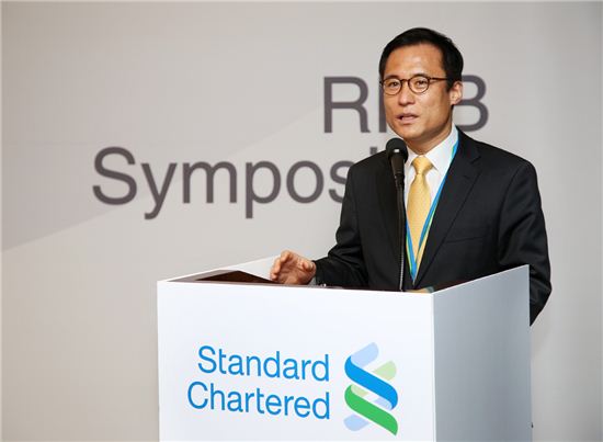 16일 열린 '2014 위안화설명회'에서 박형근 한국SC은행 금융시장본부 부행장이 발표를 하고 있다. 