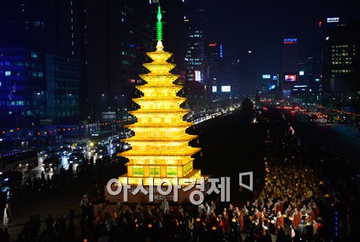 [포토]서울시내 불밝힌 미륵사지탑 