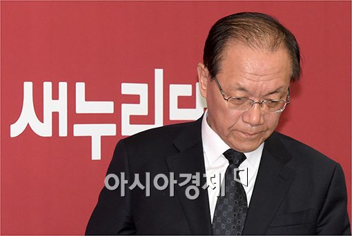 [포토]심각한 표정의 황우여 대표