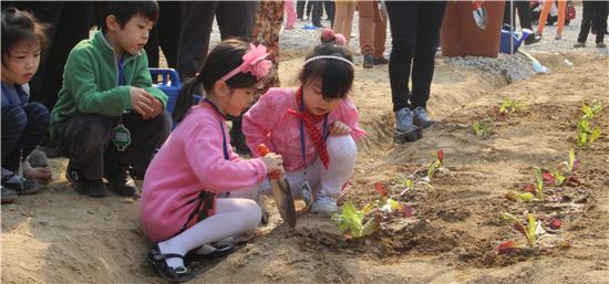 대방동 동작구 주말농장에 원두막,농기구 보관소 마련 