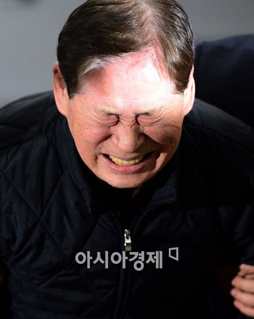 [포토]김한식 청해진해운 사장, 울먹이며 대국민 사과