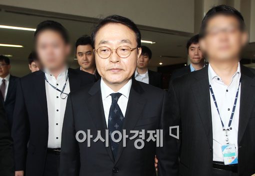[포토]사의표명한 신헌 롯데쇼핑 대표, 구속되나 