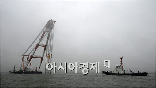 [포토]해상 크레인 사고 해역 도착