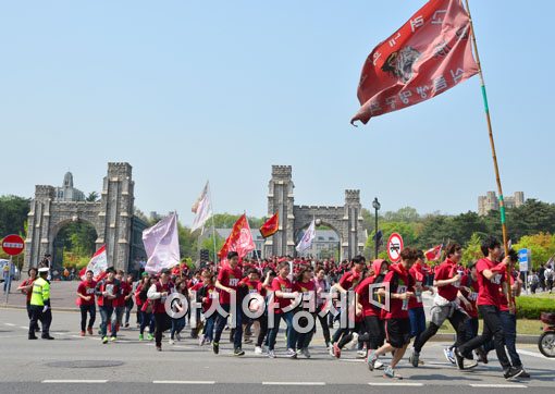 [포토]발걸음에 희망을 담아 