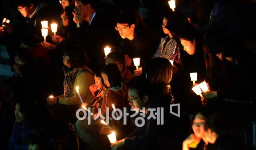 [포토]'촛불의 힘으로....'