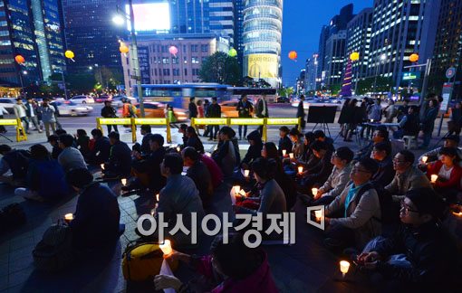 [포토]바쁜 도심 속에서도 아이들을 위한 촛불을 밝힙니다 