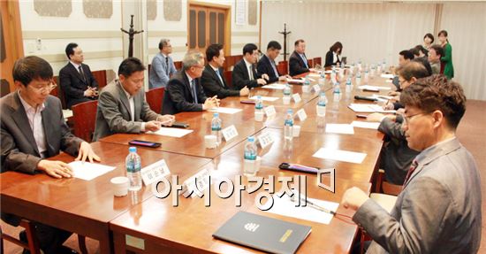 푸른광주21협의회는 22일 ‘푸른광주21협의회 공동회장단 및 운영위원 간담회’를 개최했다.