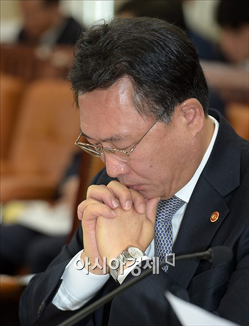 [포토]신중한 표정에 방하남 장관