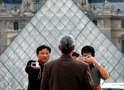 파리의 중국인 관광객들. 사진=블룸버그