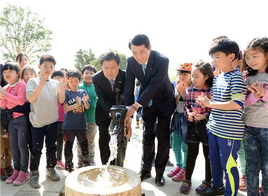 부산銀, 시민을 위한 '우물쉼터' 기증