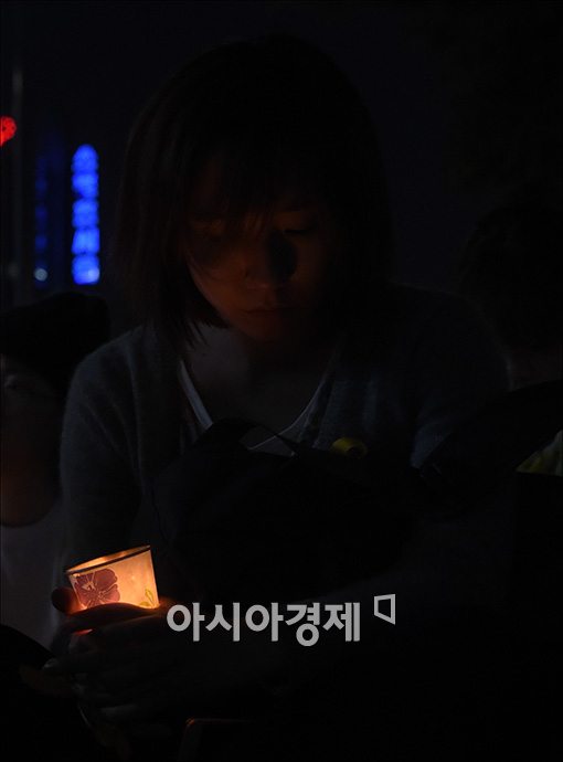 [포토]생환 기원 촛불집회